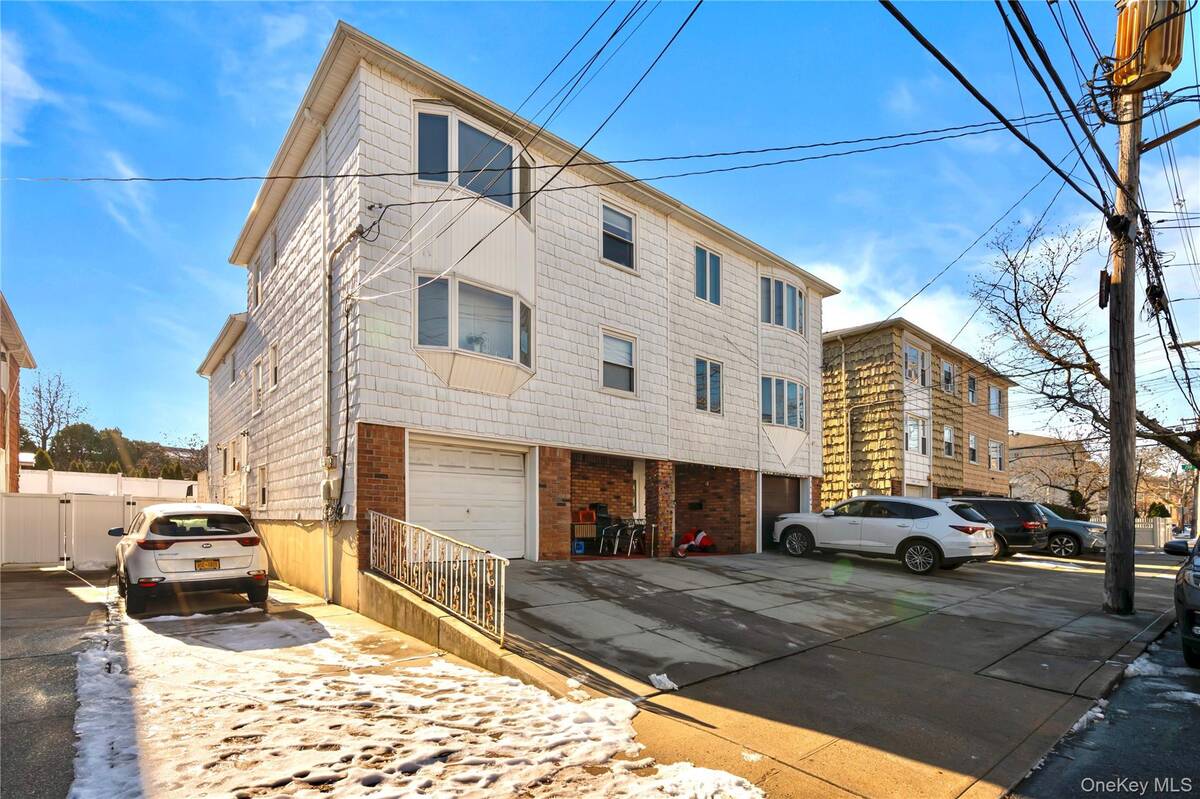 20715 39th Ave, Bayside, NY 11361 | MLS #S1724641 | Zillow, image size:1200x799