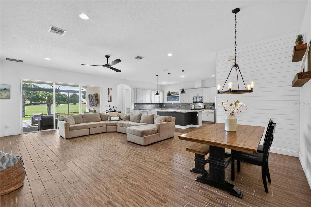 30308 Island Club Drive, Tavares, FL 32778