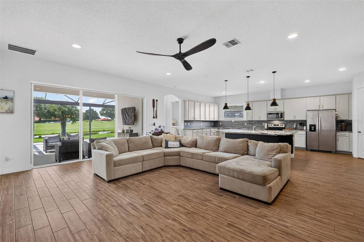 30308 Island Club Drive, Tavares, FL 32778