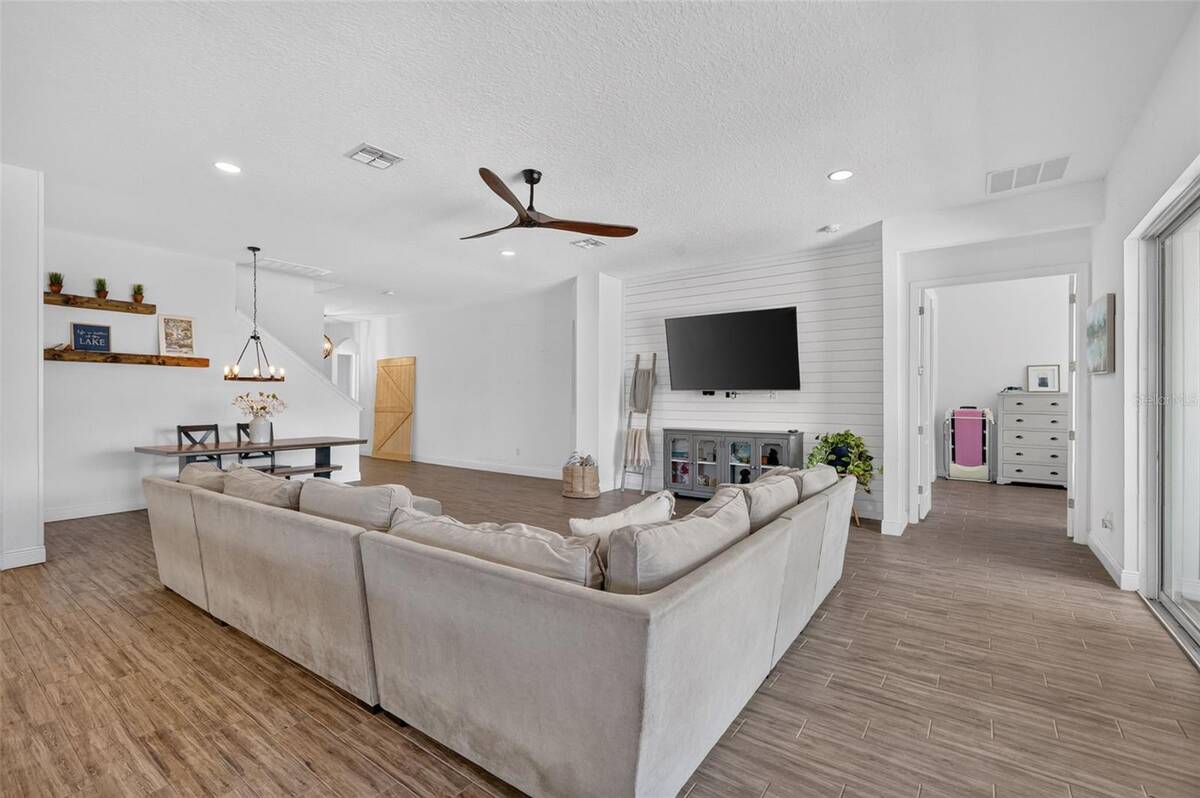 30308 Island Club Drive, Tavares, FL 32778