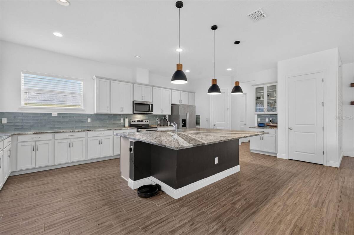 30308 Island Club Drive, Tavares, FL 32778