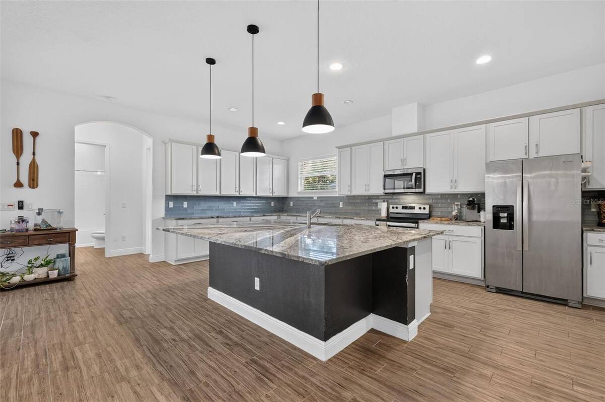 30308 Island Club Drive, Tavares, FL 32778