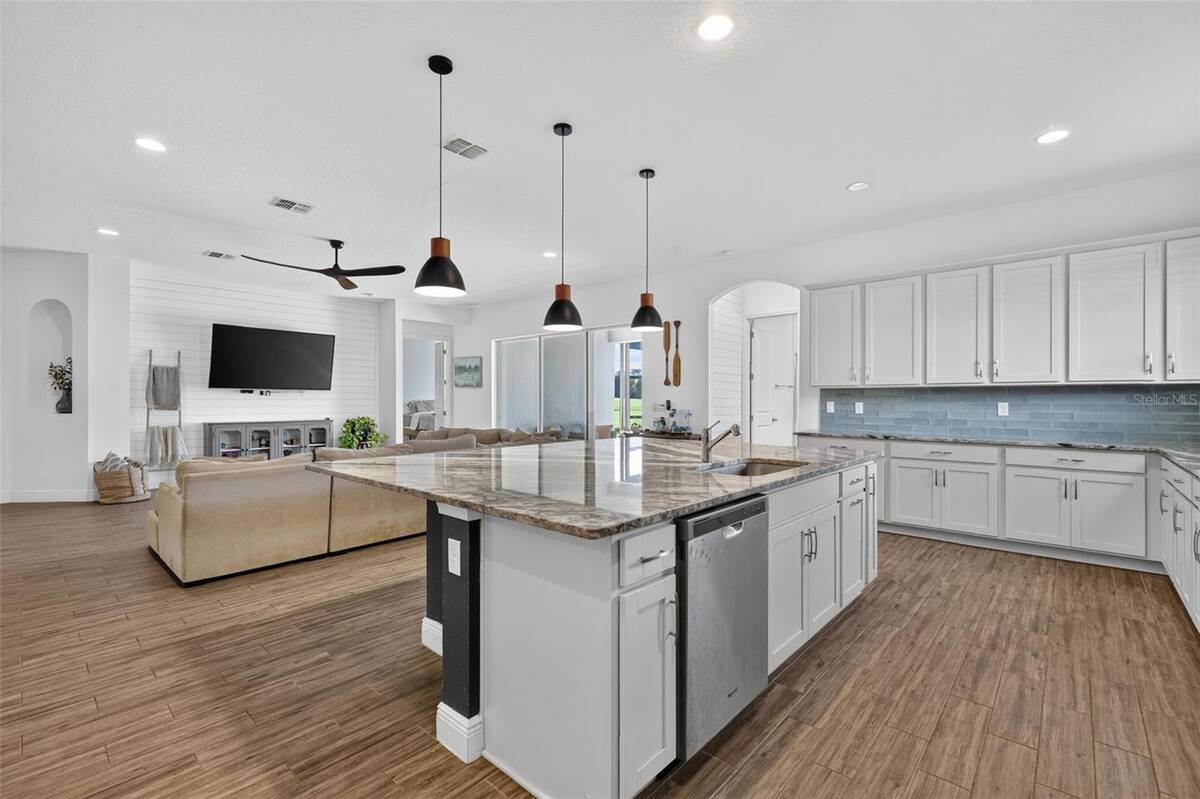 30308 Island Club Drive, Tavares, FL 32778