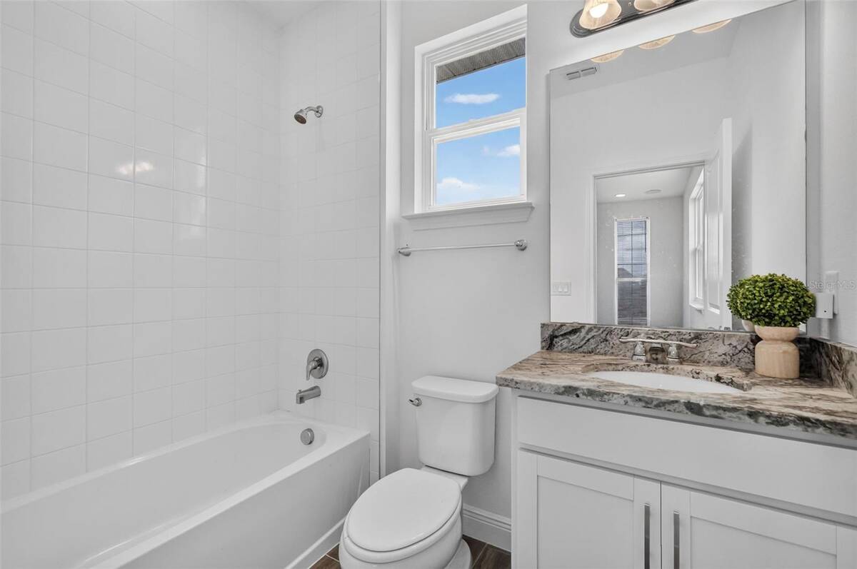 30308 Island Club Drive, Tavares, FL 32778