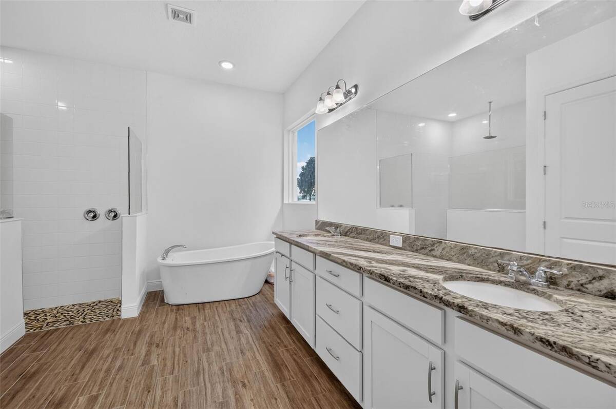 30308 Island Club Drive, Tavares, FL 32778