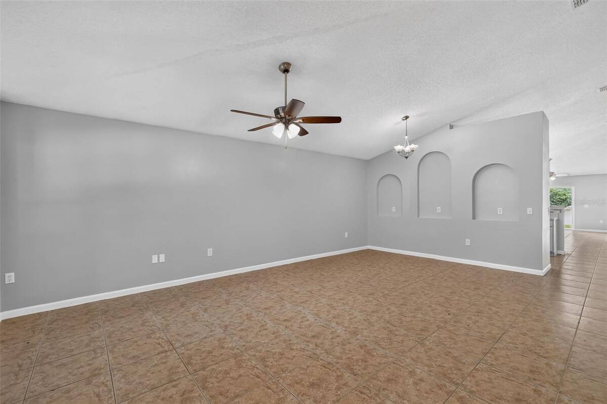 2225 Sandridge Circle, Eustis, FL 32726