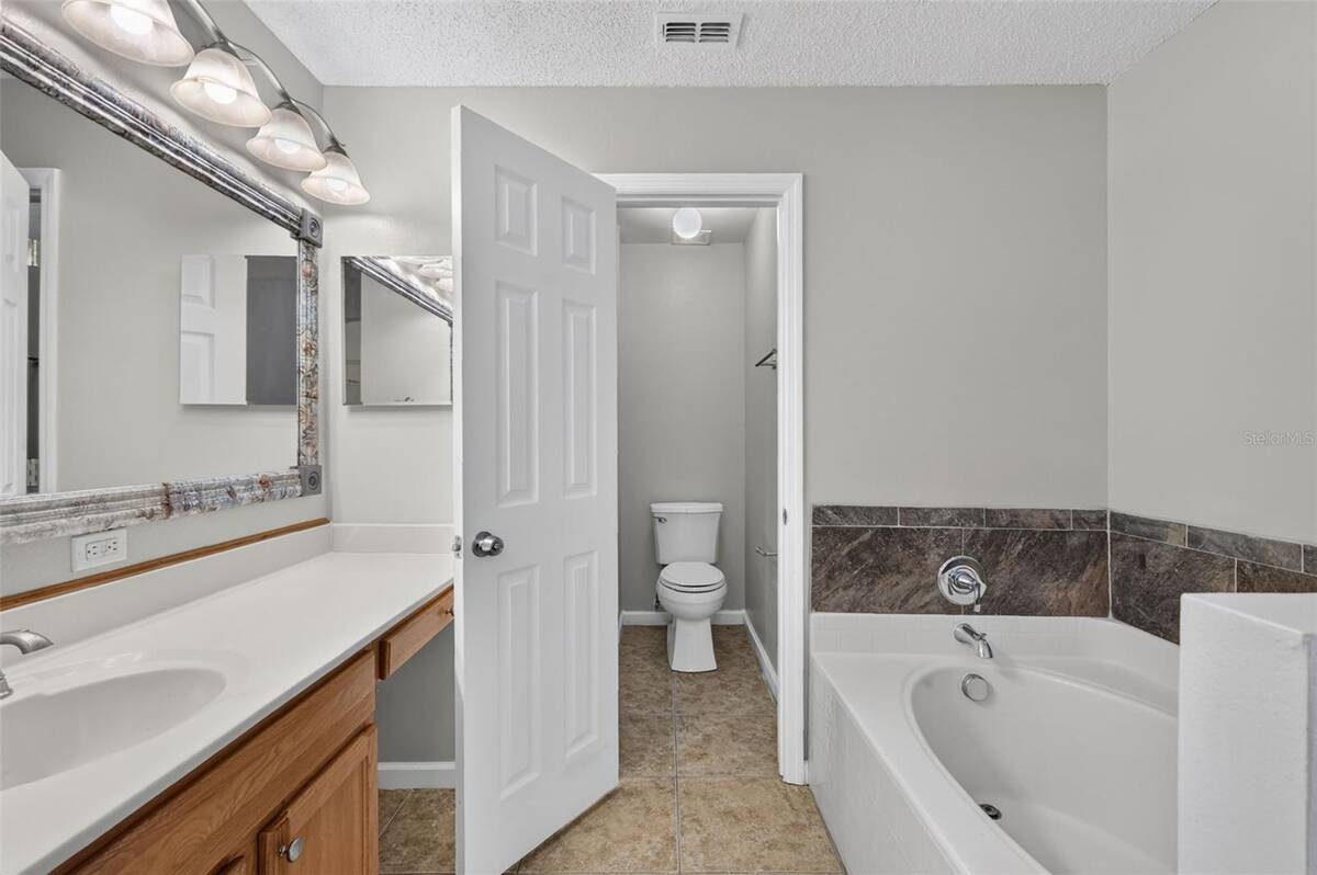 2225 Sandridge Circle, Eustis, FL 32726
