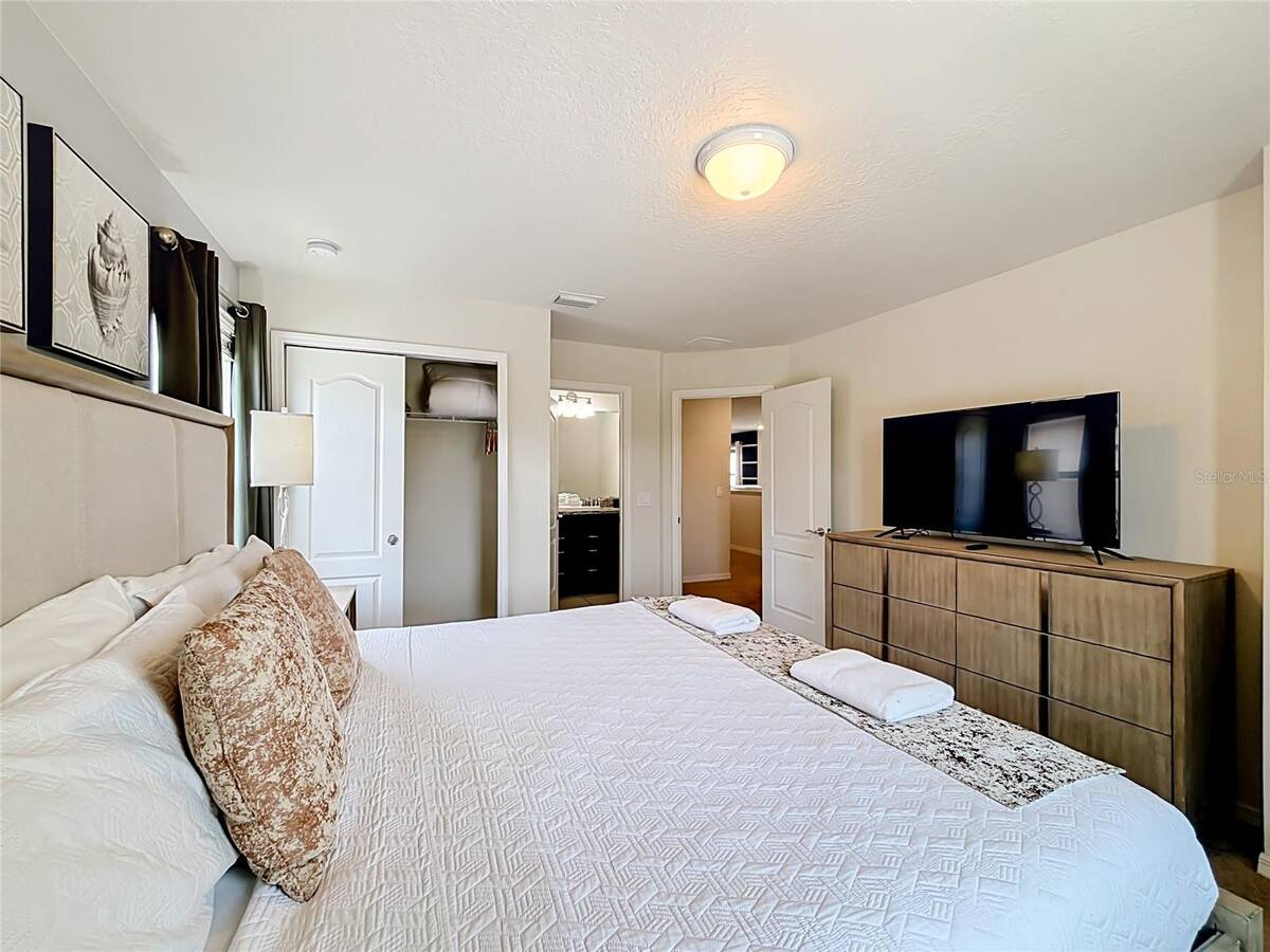 5485 Misty Oak Circle, Davenport, FL 33837