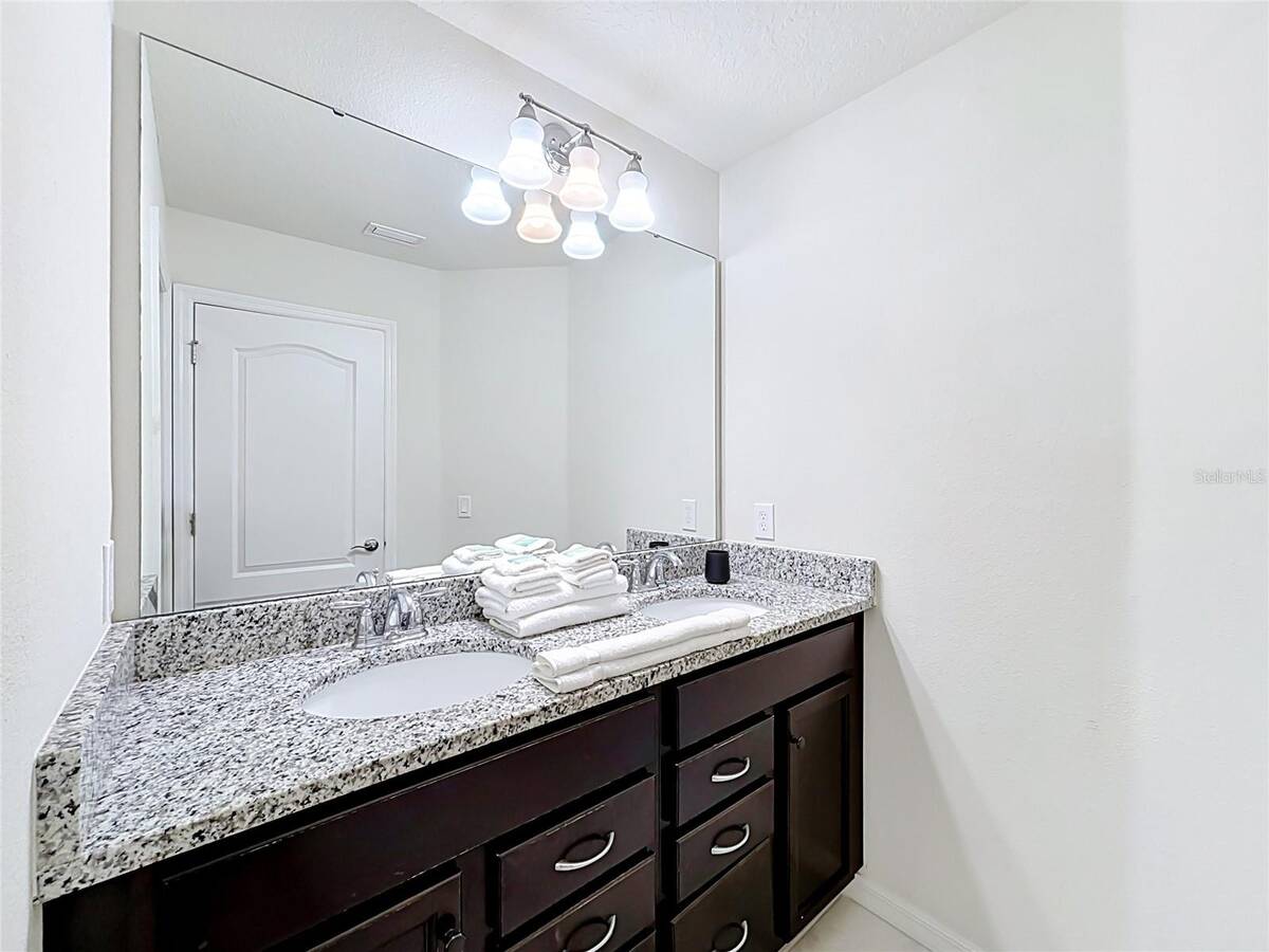 5485 Misty Oak Circle, Davenport, FL 33837