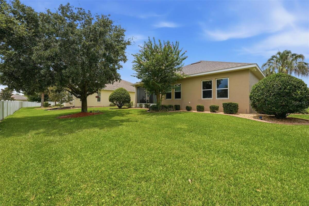 5011 Belted Kingfisher Drive, Oxford, FL 34484