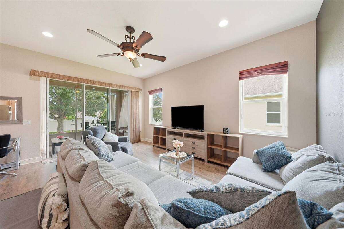 5011 Belted Kingfisher Drive, Oxford, FL 34484