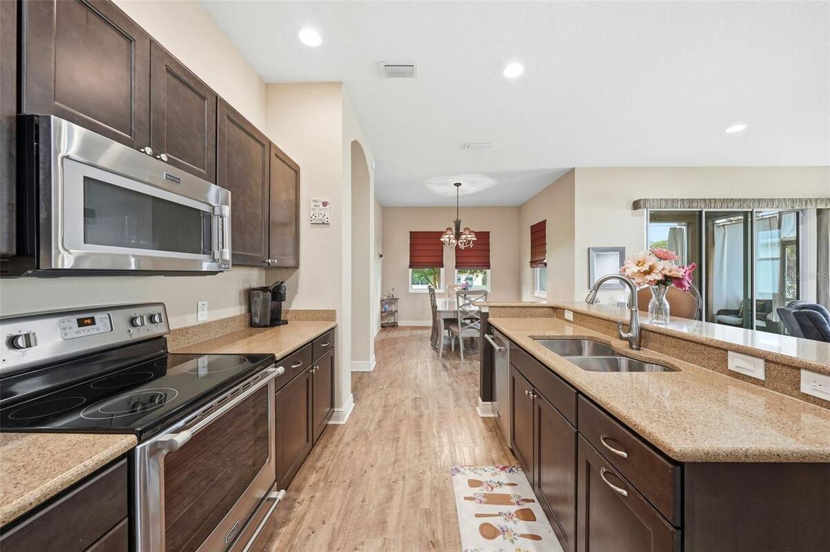 5011 Belted Kingfisher Drive, Oxford, FL 34484