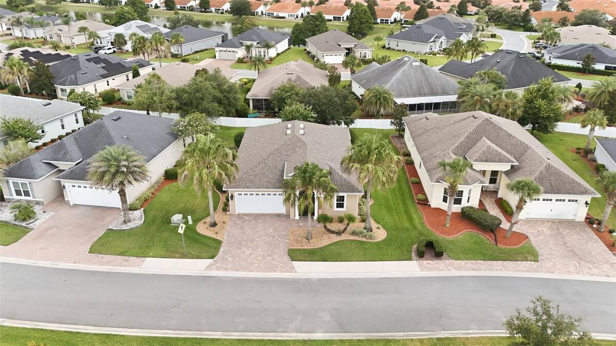 5011 Belted Kingfisher Drive, Oxford, FL 34484