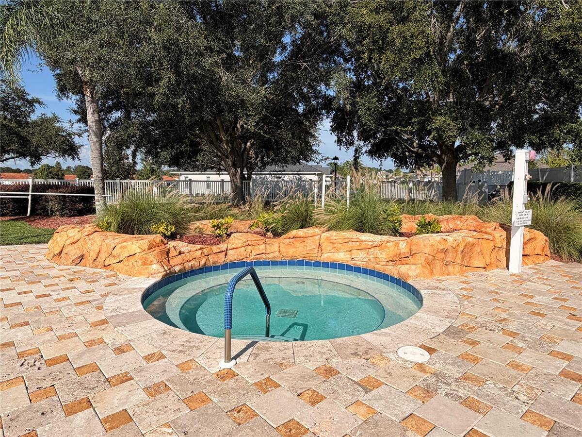 5011 Belted Kingfisher Drive, Oxford, FL 34484