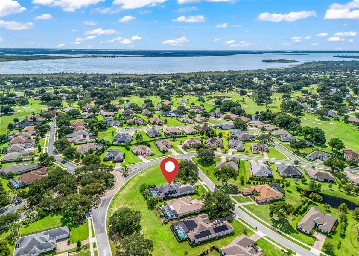 6043 Apex Way, Lady Lake, FL 32159