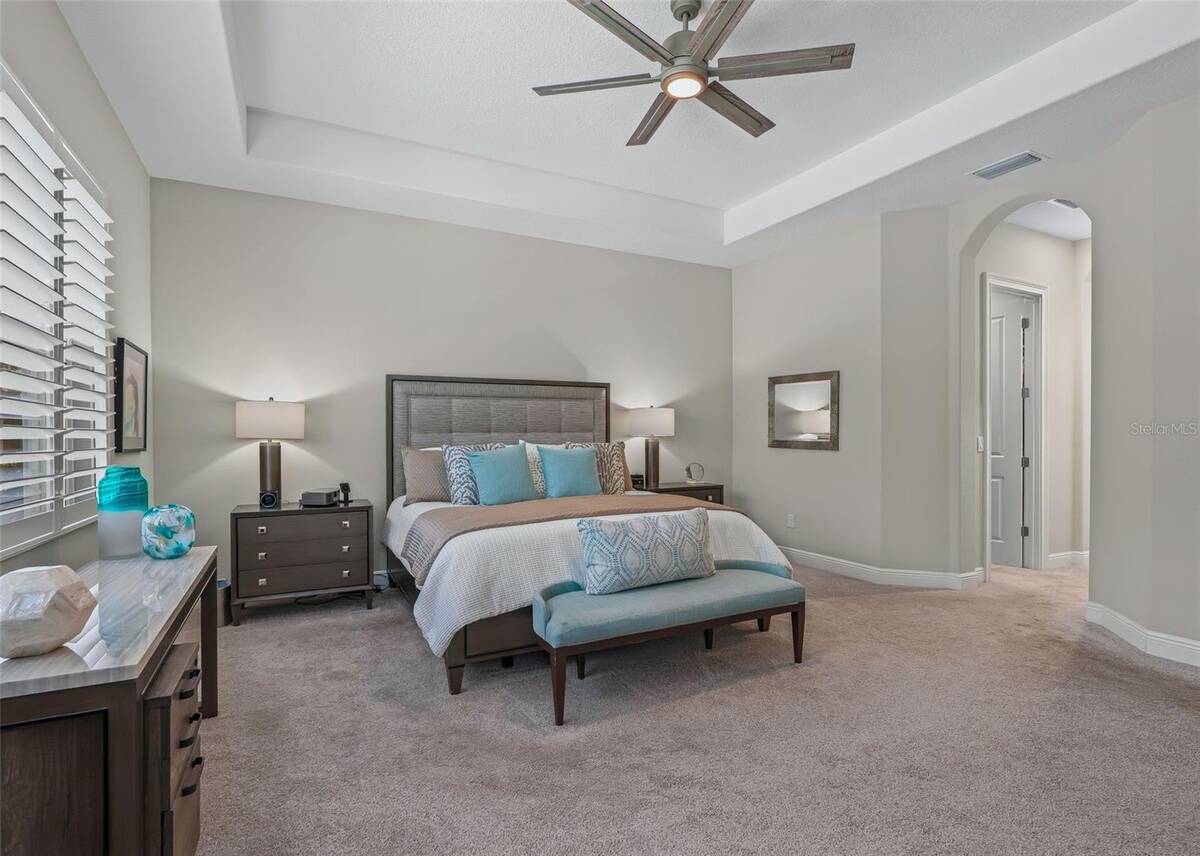 6043 Apex Way, Lady Lake, FL 32159