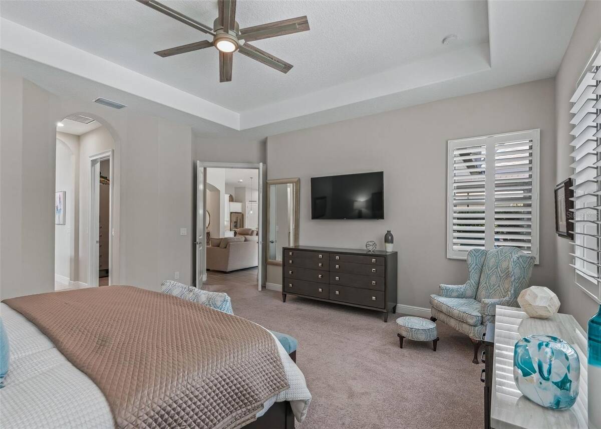 6043 Apex Way, Lady Lake, FL 32159