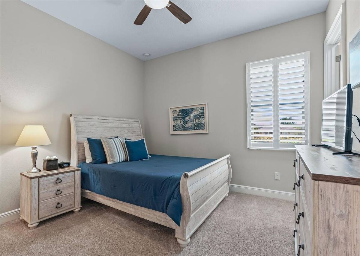 6043 Apex Way, Lady Lake, FL 32159
