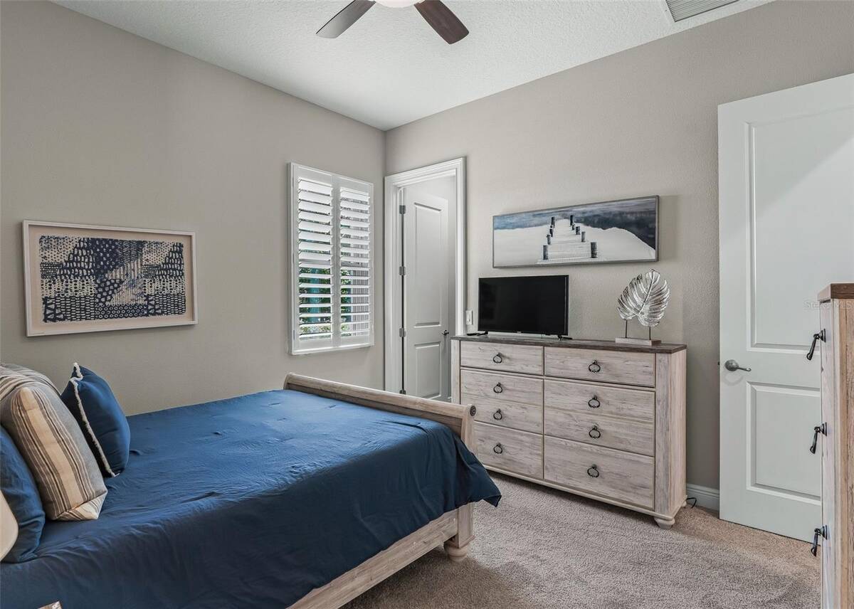 6043 Apex Way, Lady Lake, FL 32159