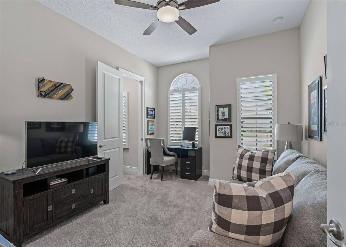 6043 Apex Way, Lady Lake, FL 32159