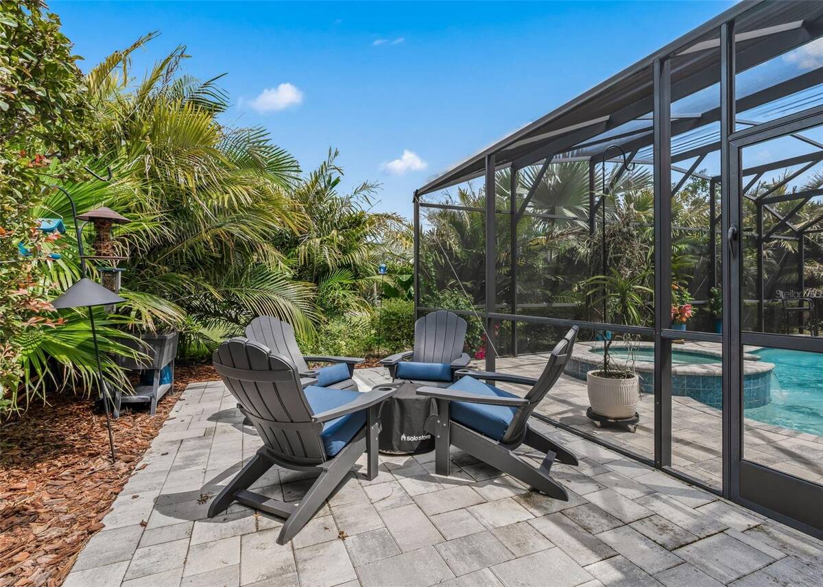6043 Apex Way, Lady Lake, FL 32159