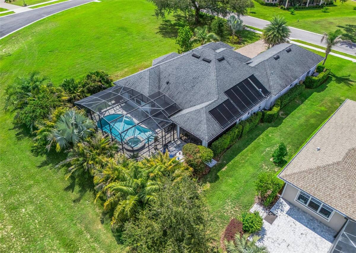 6043 Apex Way, Lady Lake, FL 32159