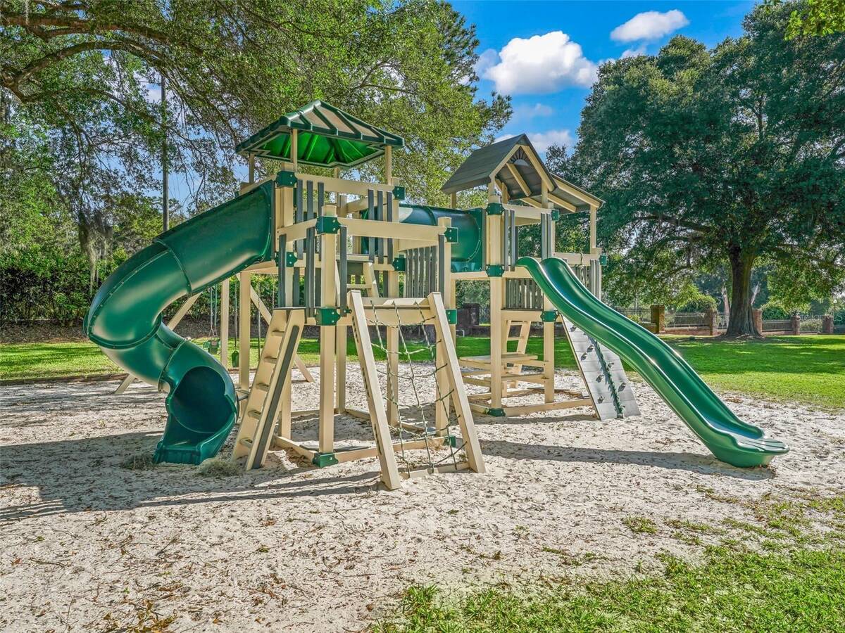 6043 Apex Way, Lady Lake, FL 32159