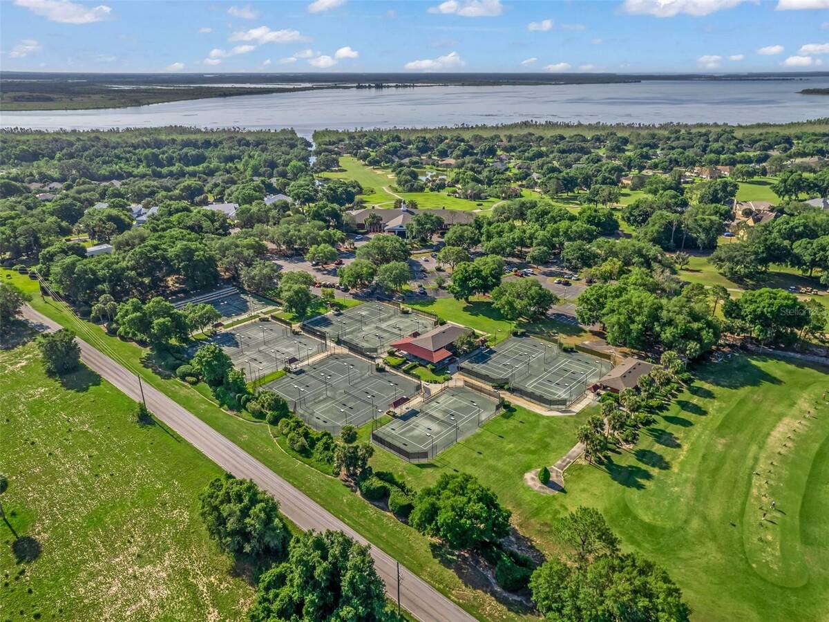6043 Apex Way, Lady Lake, FL 32159
