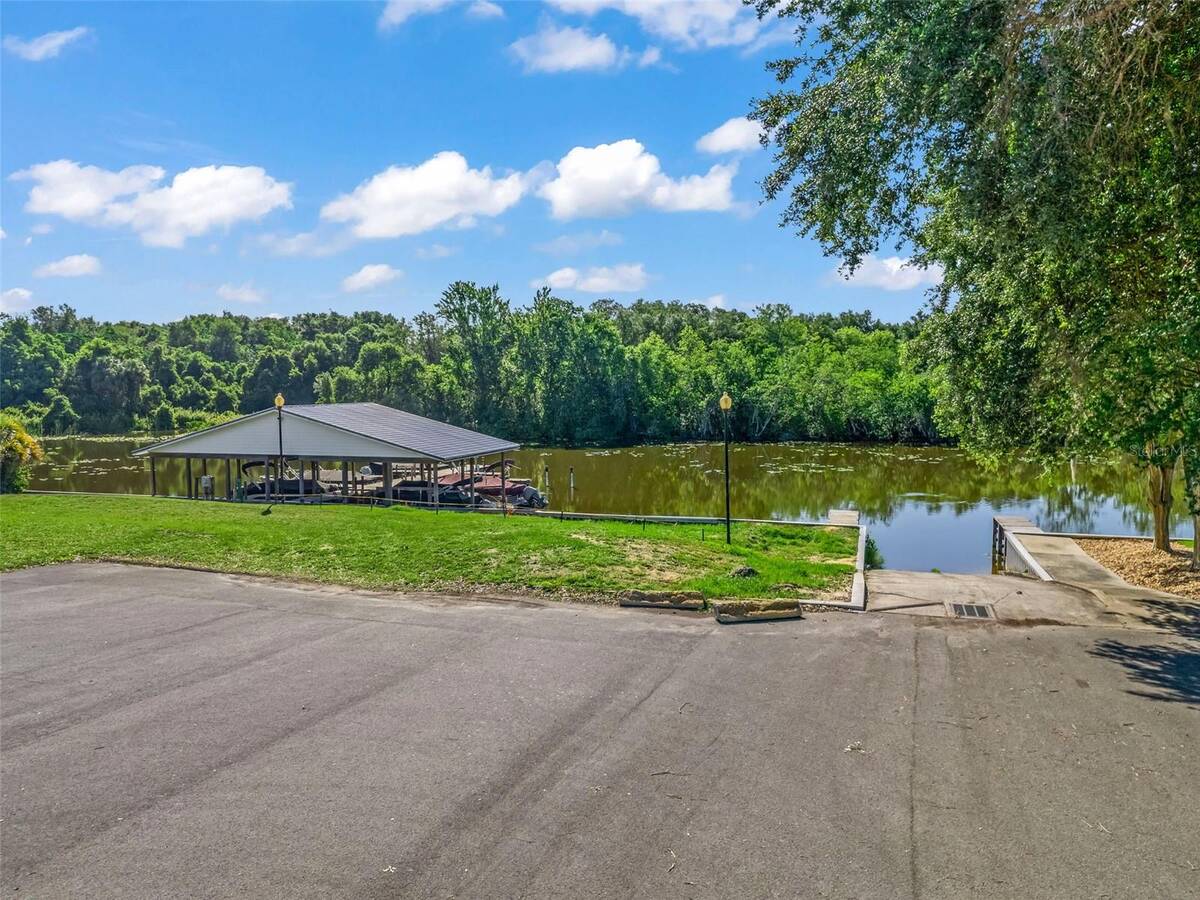 6043 Apex Way, Lady Lake, FL 32159
