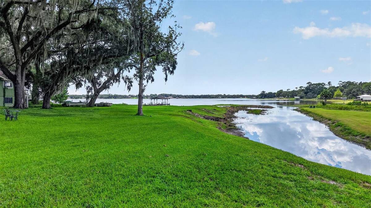 13462 Se 108th Court Road, Ocklawaha, FL 32179