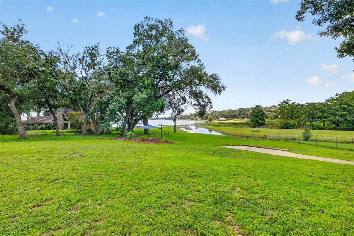 13462 Se 108th Court Road, Ocklawaha, FL 32179