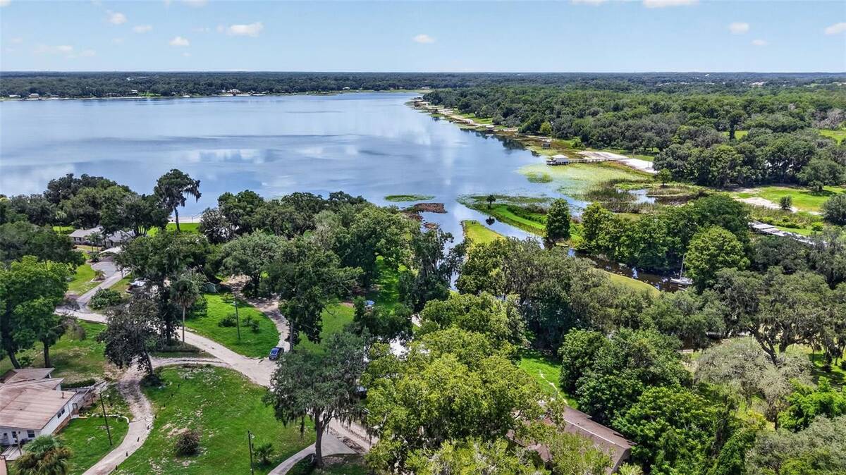 13462 Se 108th Court Road, Ocklawaha, FL 32179