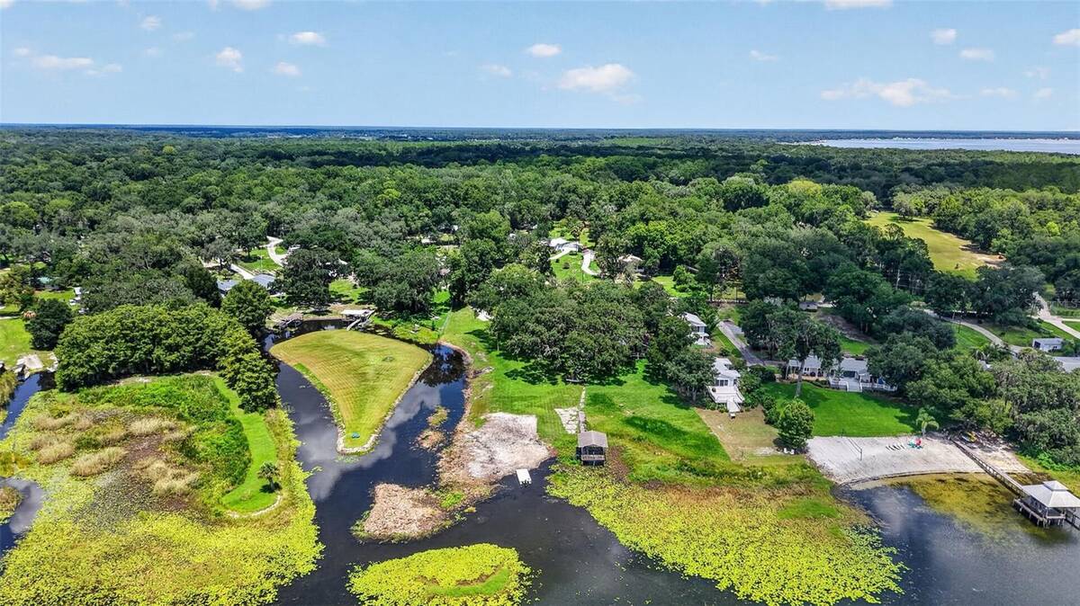 13462 Se 108th Court Road, Ocklawaha, FL 32179