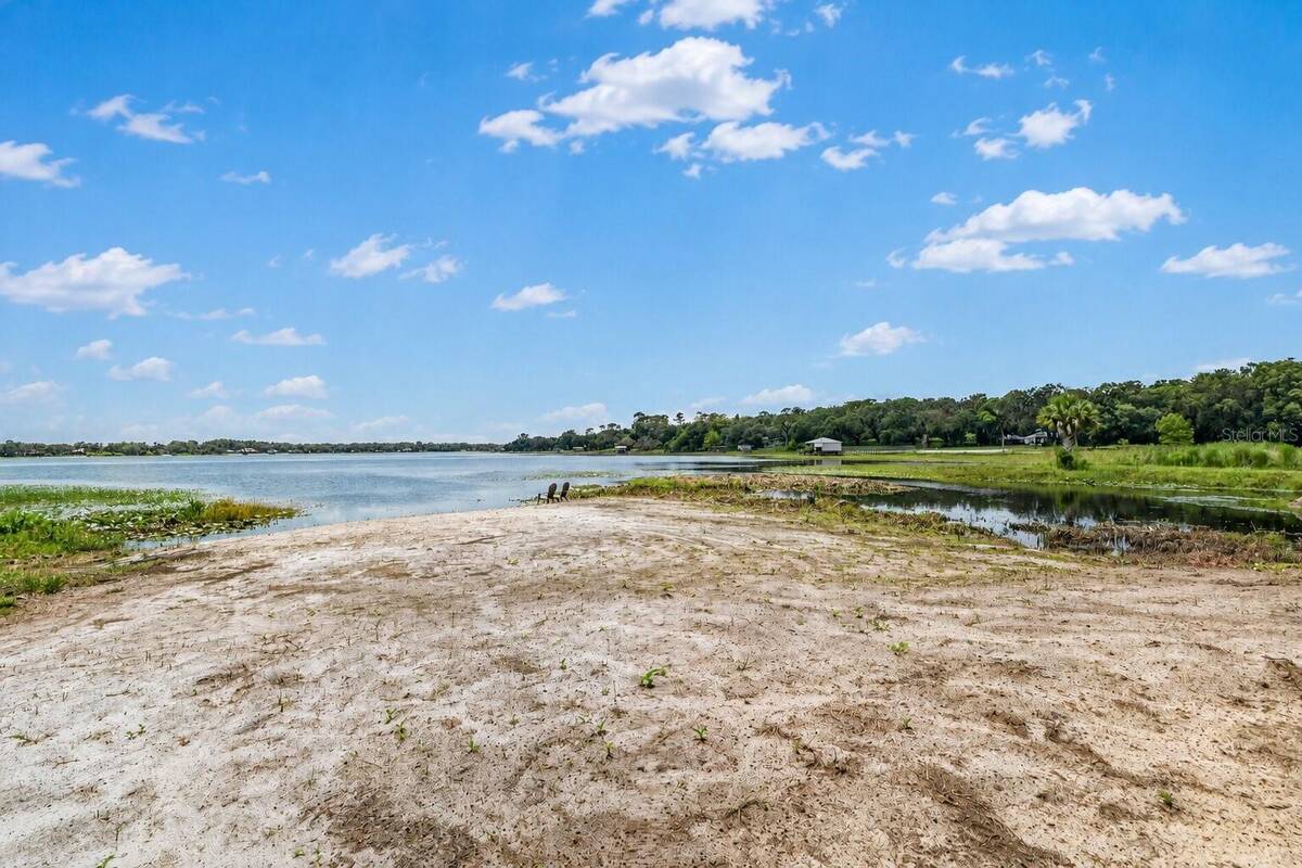 13462 Se 108th Court Road, Ocklawaha, FL 32179