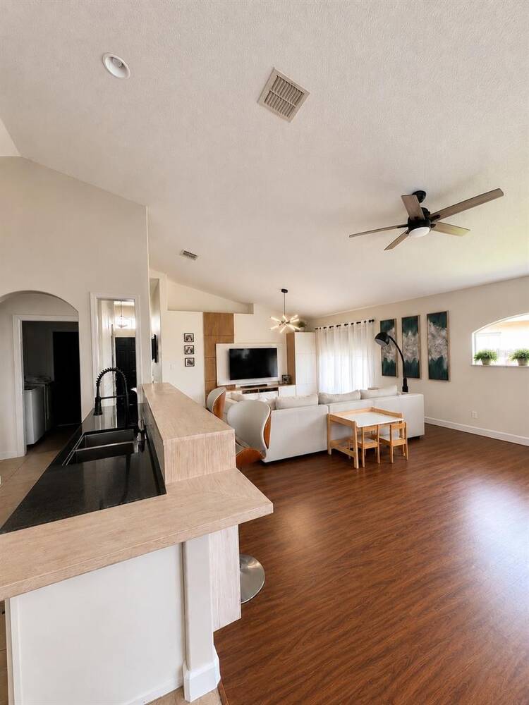 631 Old Bridge Circle, Davenport, FL 33897