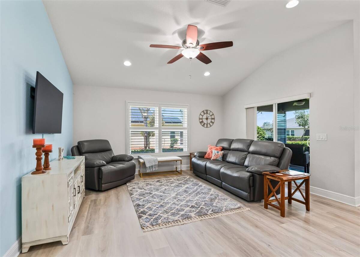 10038 Ketch Kay Lane, Oxford, FL 34484