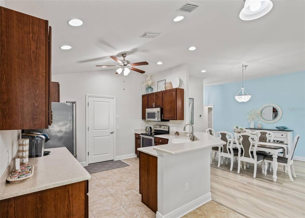 10038 Ketch Kay Lane, Oxford, FL 34484