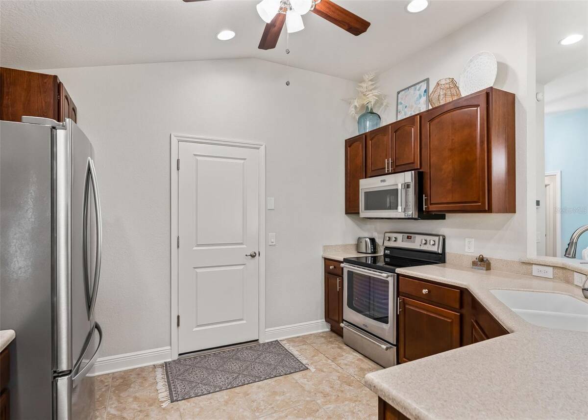 10038 Ketch Kay Lane, Oxford, FL 34484
