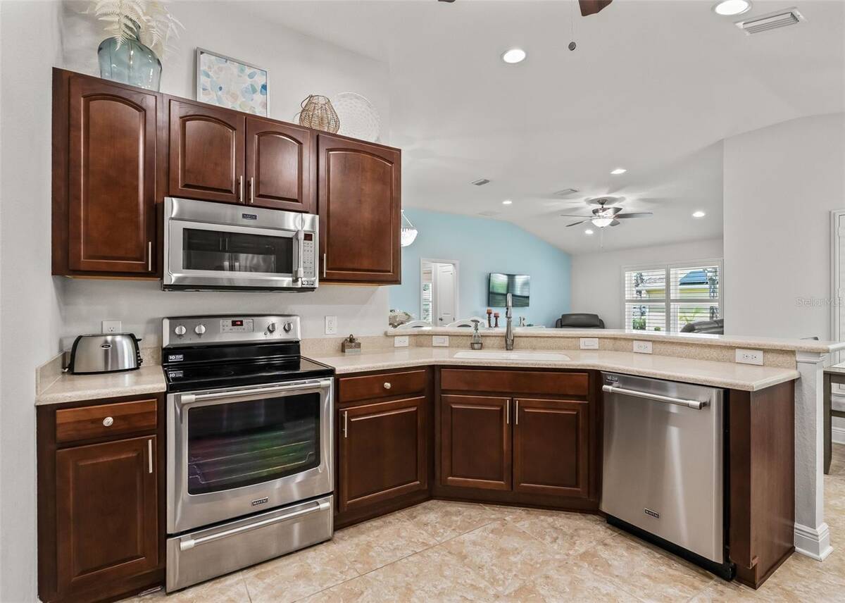10038 Ketch Kay Lane, Oxford, FL 34484