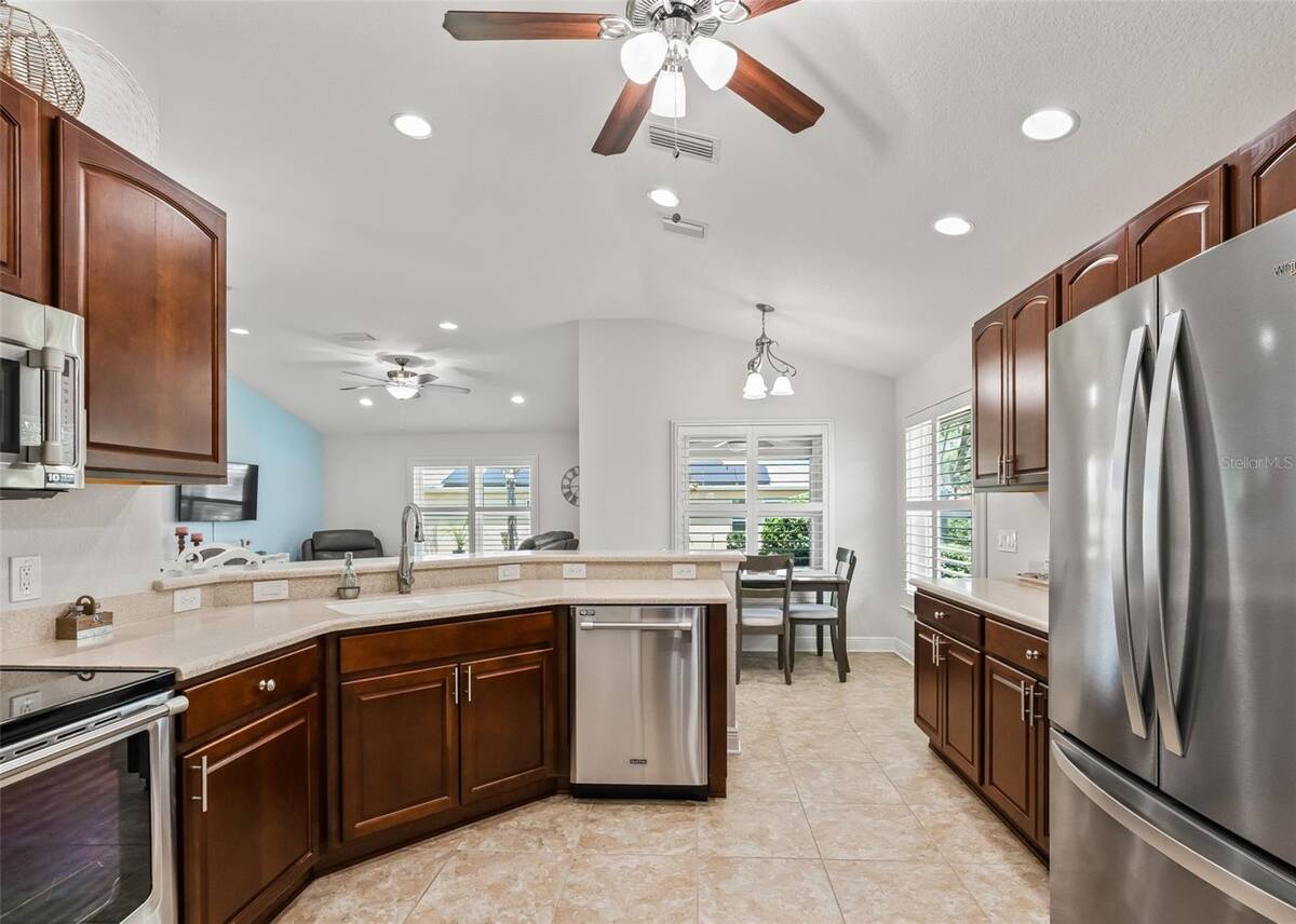 10038 Ketch Kay Lane, Oxford, FL 34484