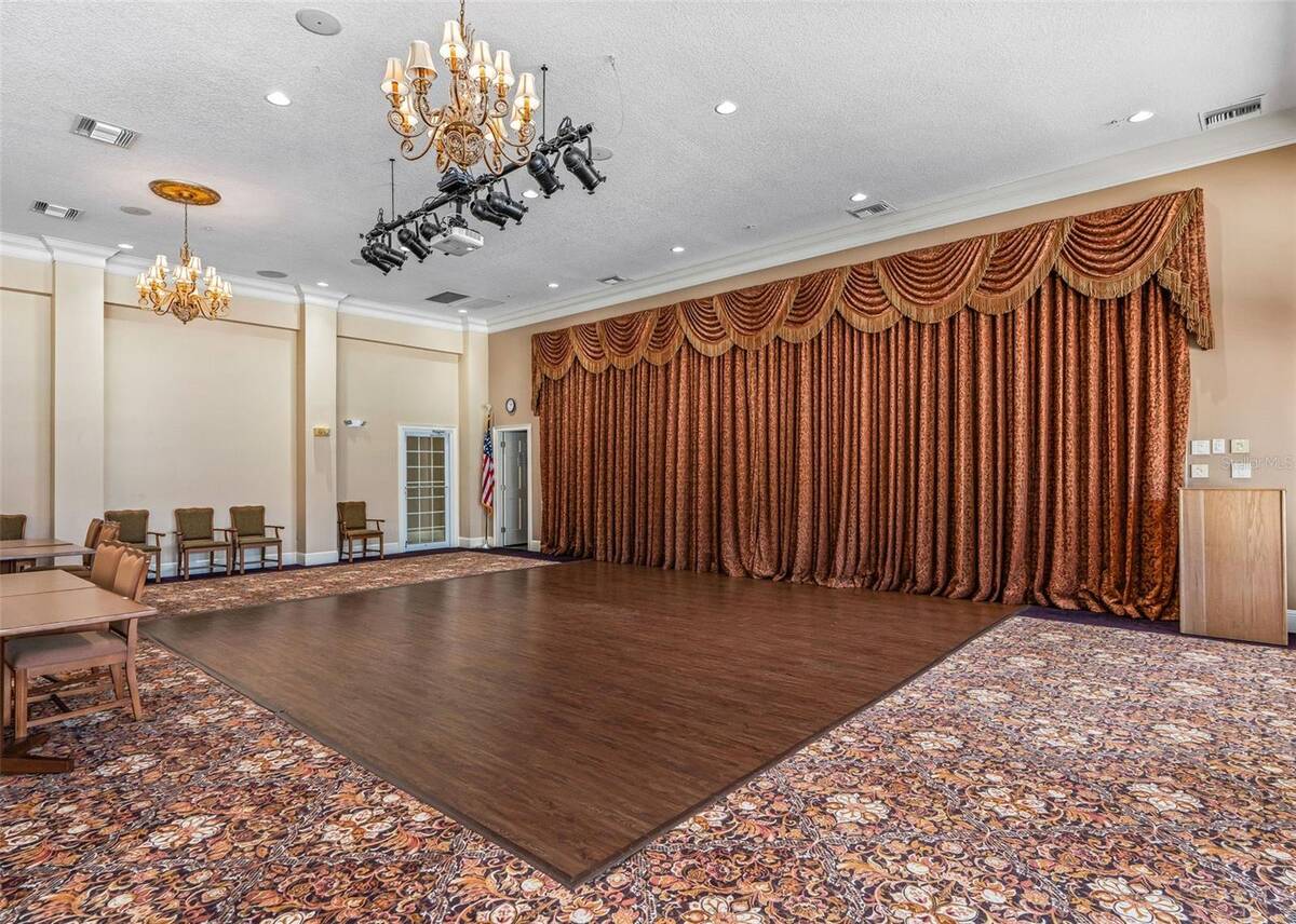 10038 Ketch Kay Lane, Oxford, FL 34484