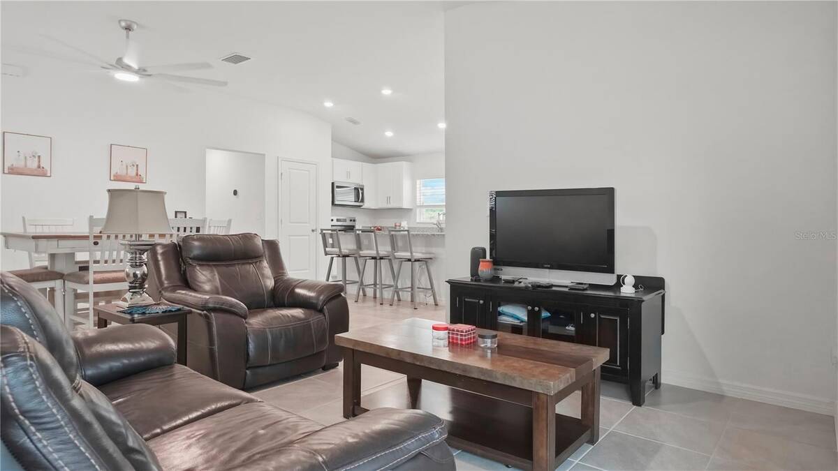 707 Chestnut Lane, Auburndale, FL 33823