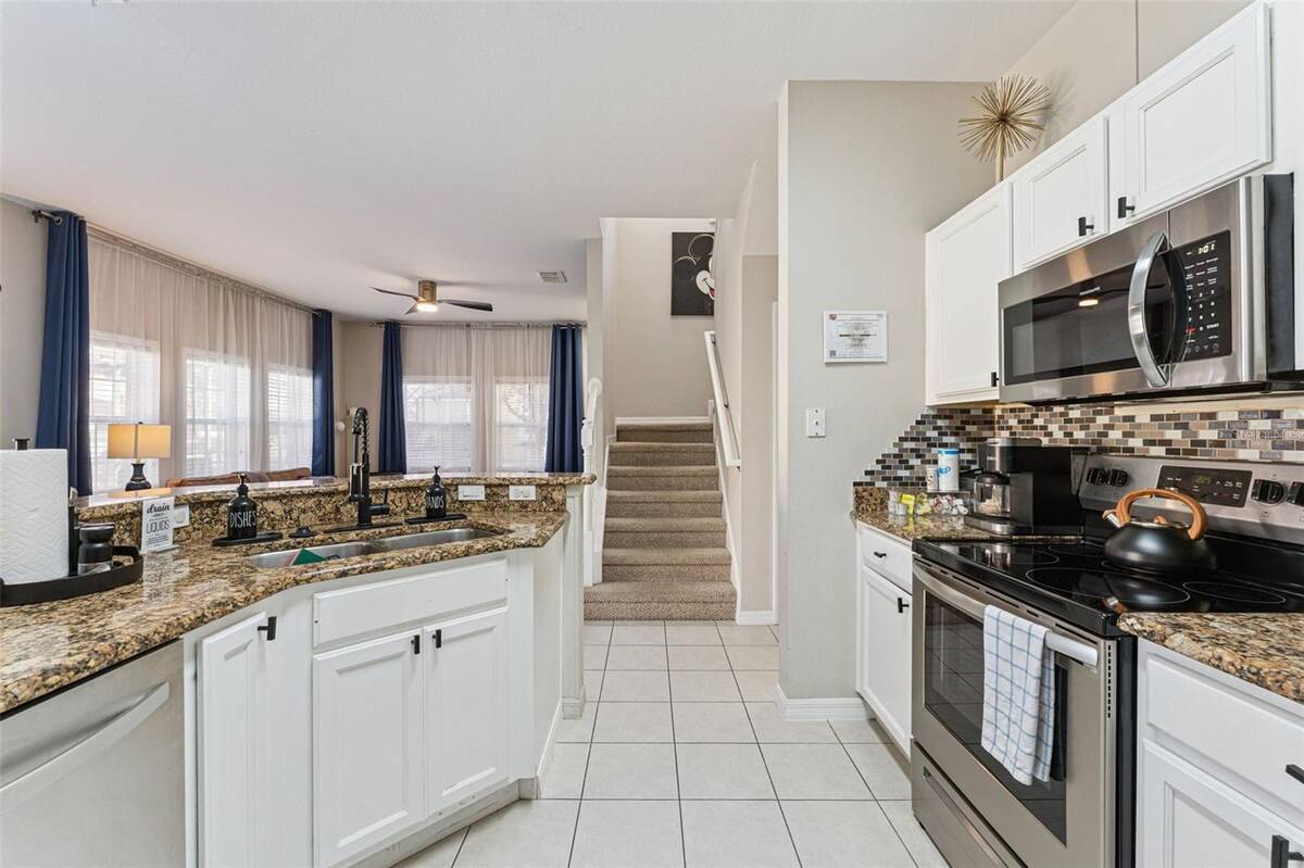 8572 Bay Lilly Loop, Kissimmee, FL 34747