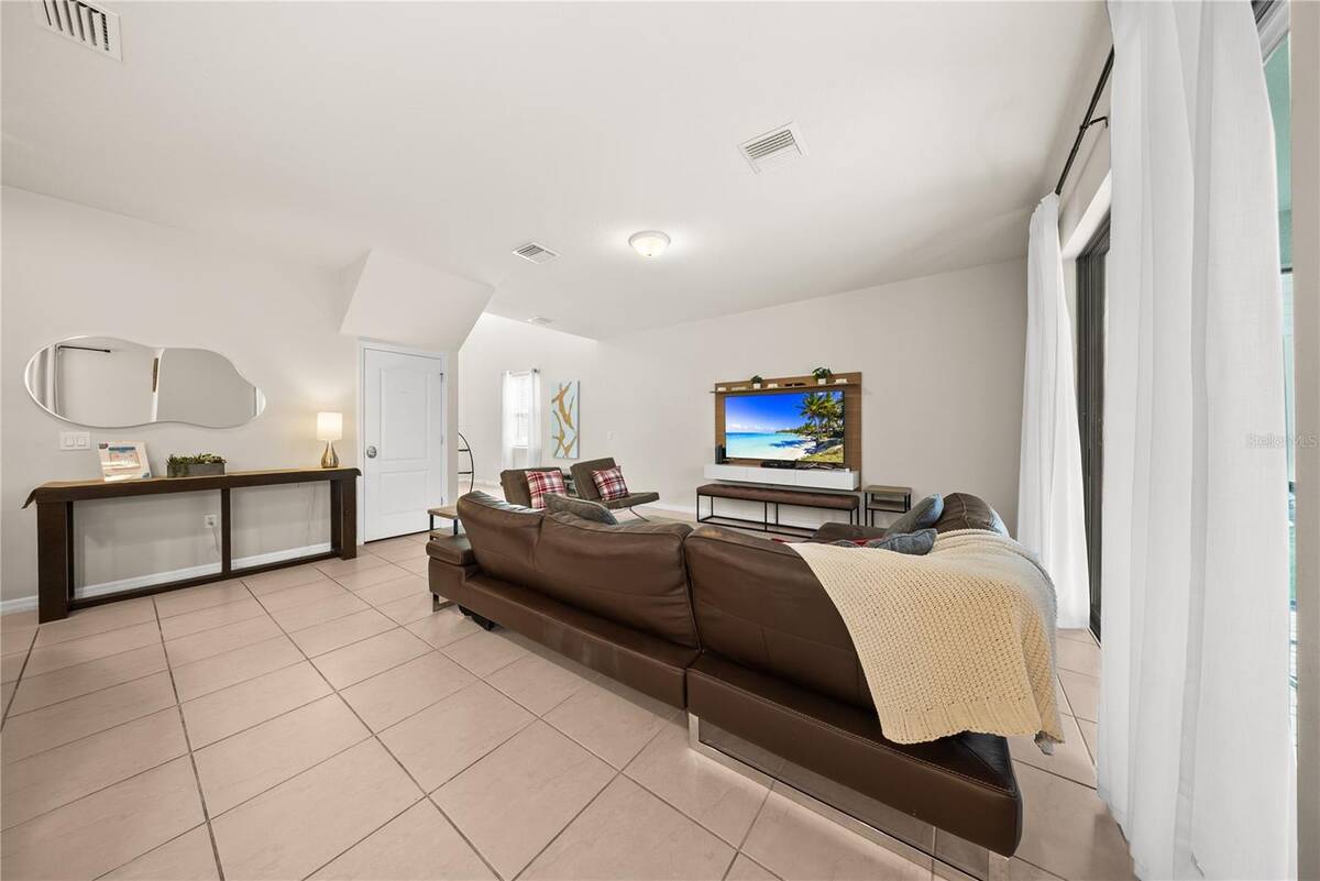 8904 Prague Way, Kissimmee, FL 34747