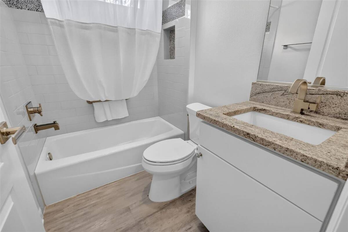 3254 Zipperer Way, The Villages, FL 32163