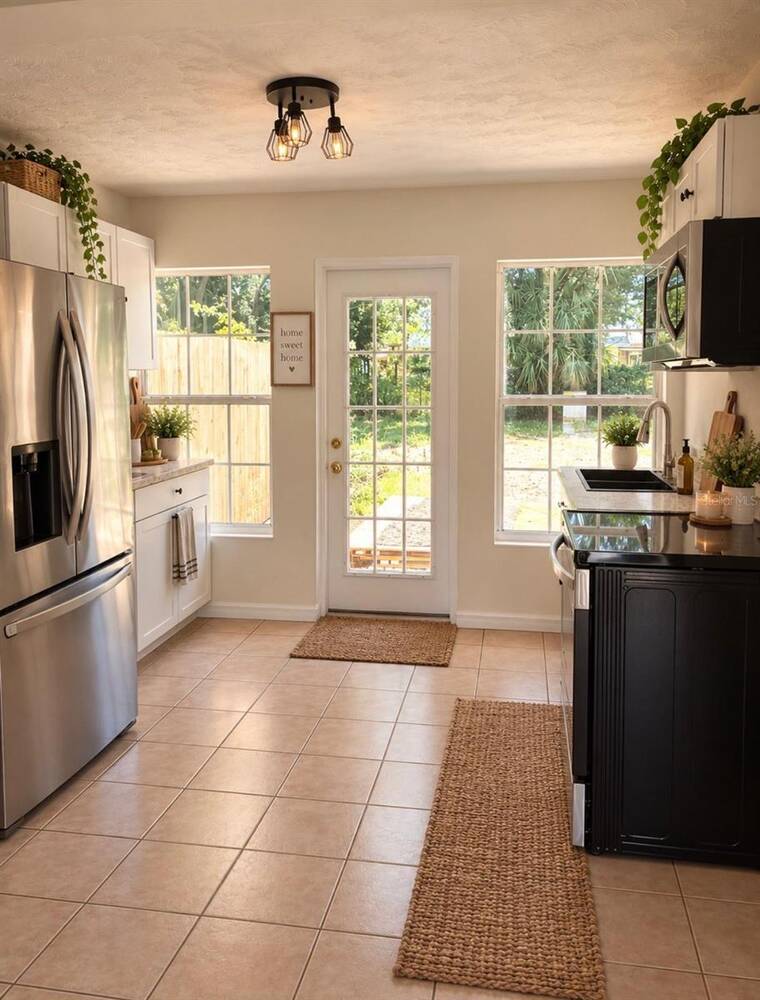 2747 Eastland Road, Mount Dora, FL 32757