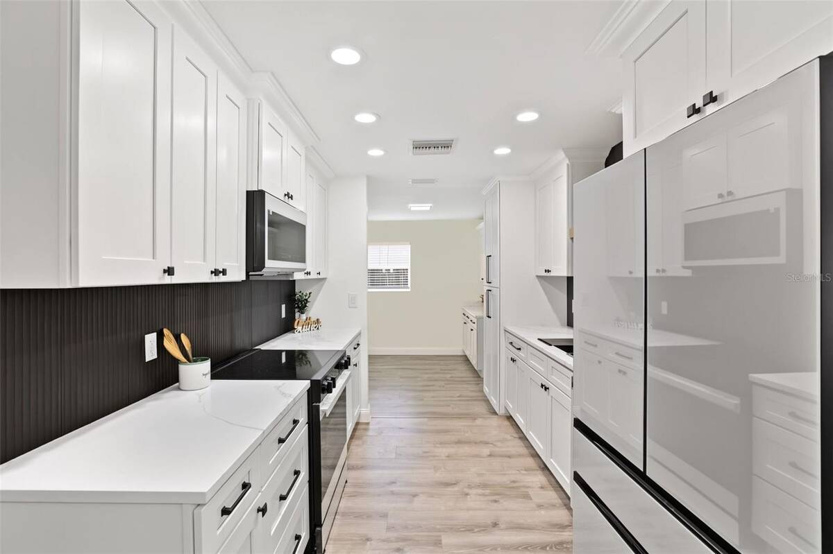 2070 Seminole Boulevard, Melbourne, FL 32904