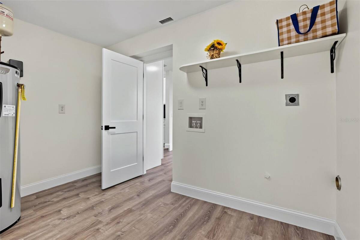 2070 Seminole Boulevard, Melbourne, FL 32904