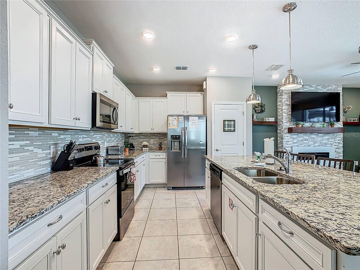 967 Paradise Drive, Davenport, FL 33897