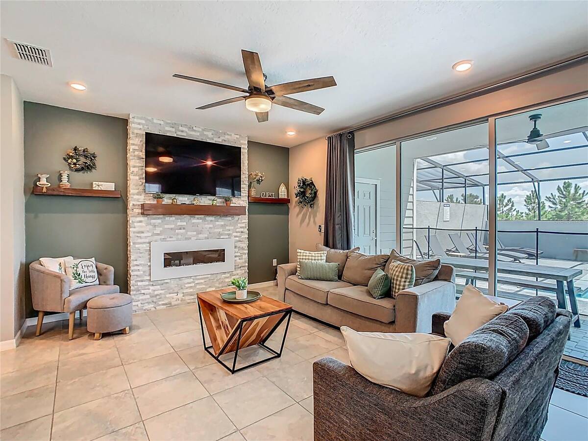 967 Paradise Drive, Davenport, FL 33897